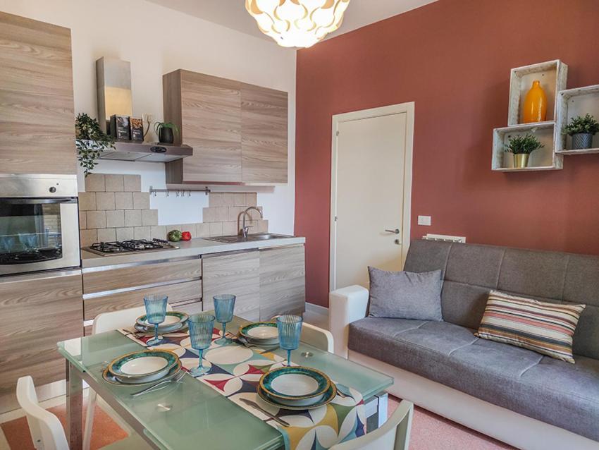 Casa Chiara In Centro Con Corte Privata سان بنيديتّو ديل ترونتو المظهر الخارجي الصورة