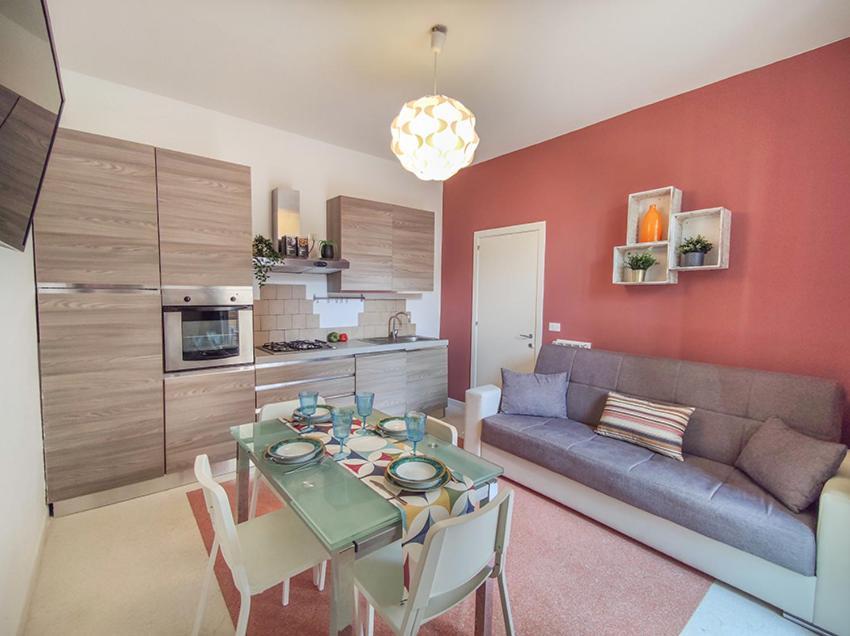 Casa Chiara In Centro Con Corte Privata سان بنيديتّو ديل ترونتو المظهر الخارجي الصورة